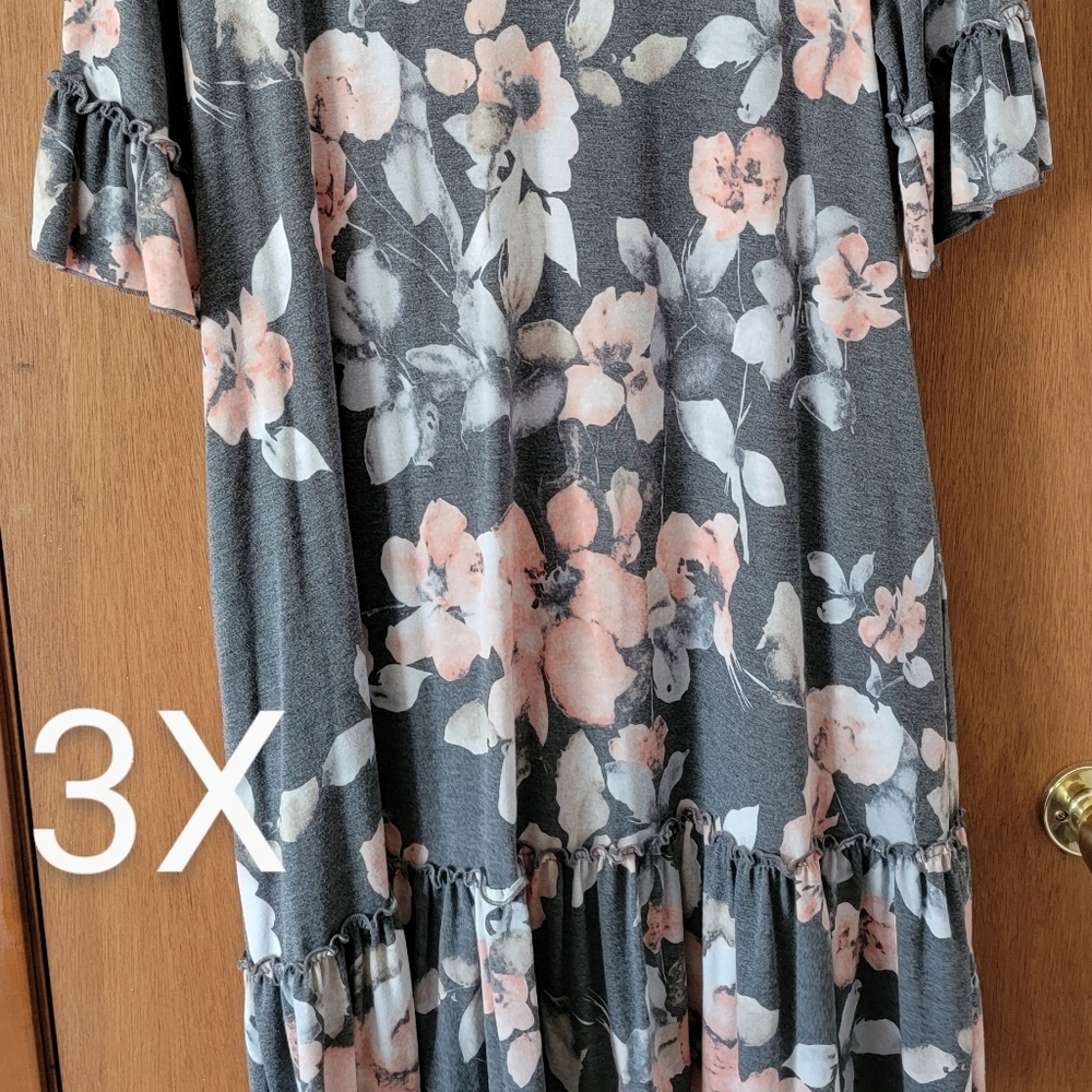 Curvy Pink And Gray Flutter Sleeve Dress with Ruffled Tier And Sleeve Size 3X - Picture 3 of 5